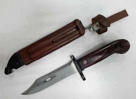 Штык-нож сувенирный АКМ (6х3) корич. рук. и ножны, текст. пятка (ШНС-001-02)