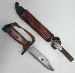 Штык-нож сувенирный АК-74М (6х4) корич. рук. и ножны, мет.пятка (ШНС-001)